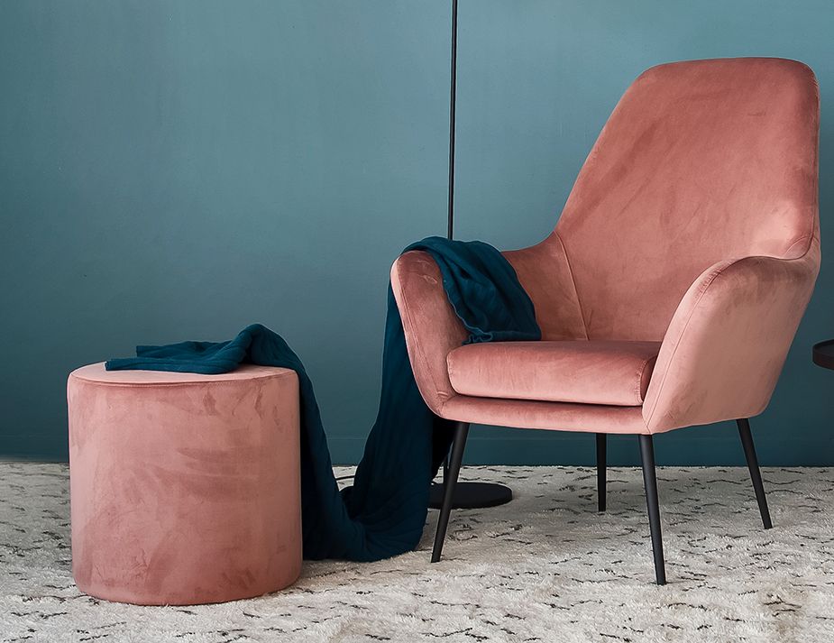Pink velvet lounge chair clearance