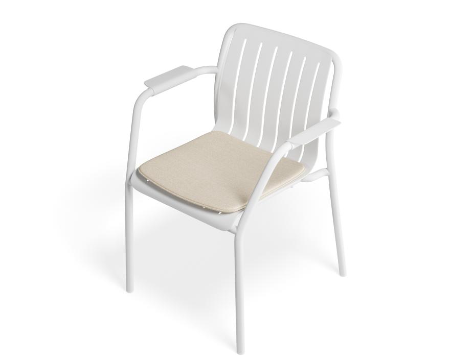 P 5 Roku Armchair White Huskpad1