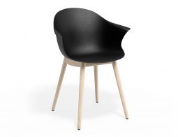P 1 Pebble Armchair Blackseat Beechbase