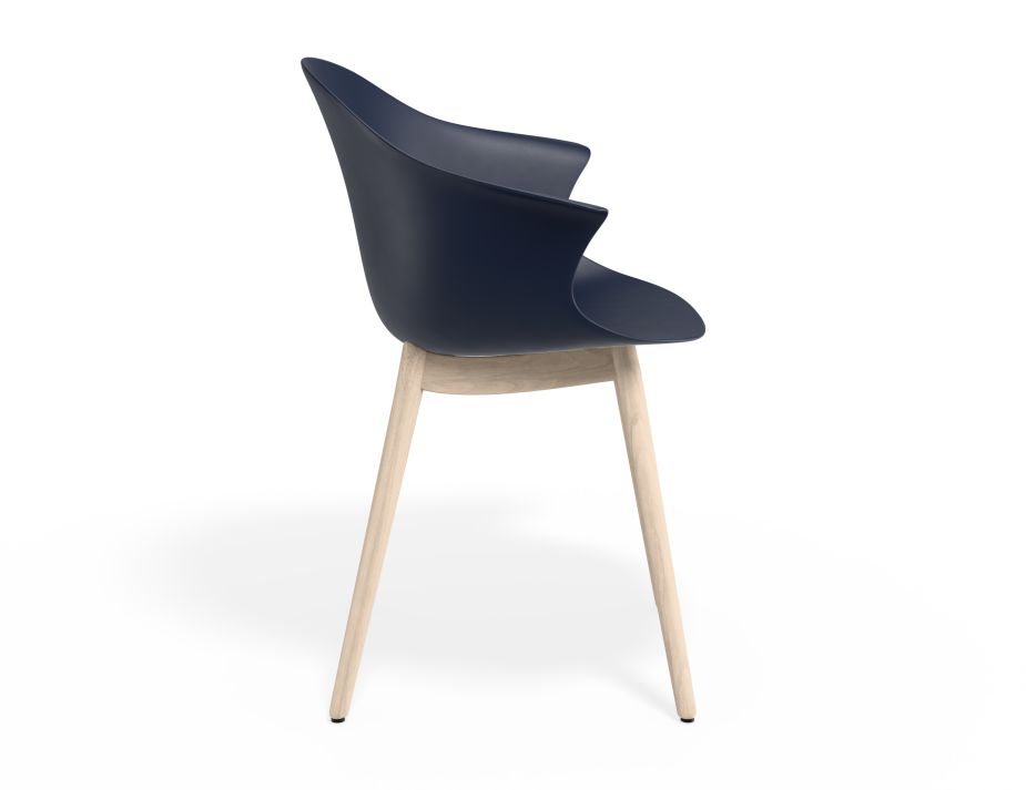 P 3 Pebble Armchair Navyseat Beechbase