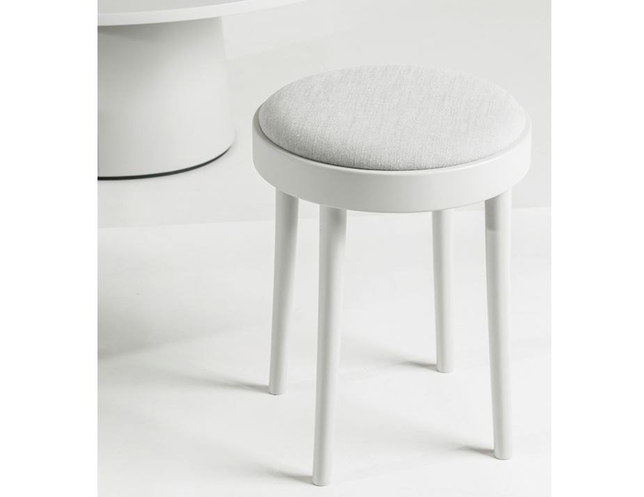 822 Low Stool Pigment Padded Insitu 3