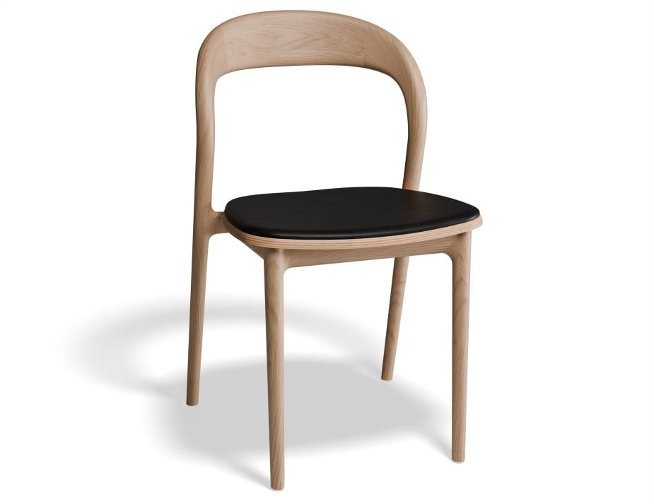 B100229103 P1 Mia Diningchair Natural Blackvinyl