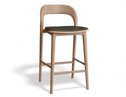 B111227104 P1 Mia Kitchenstool Natural Greenvinyl