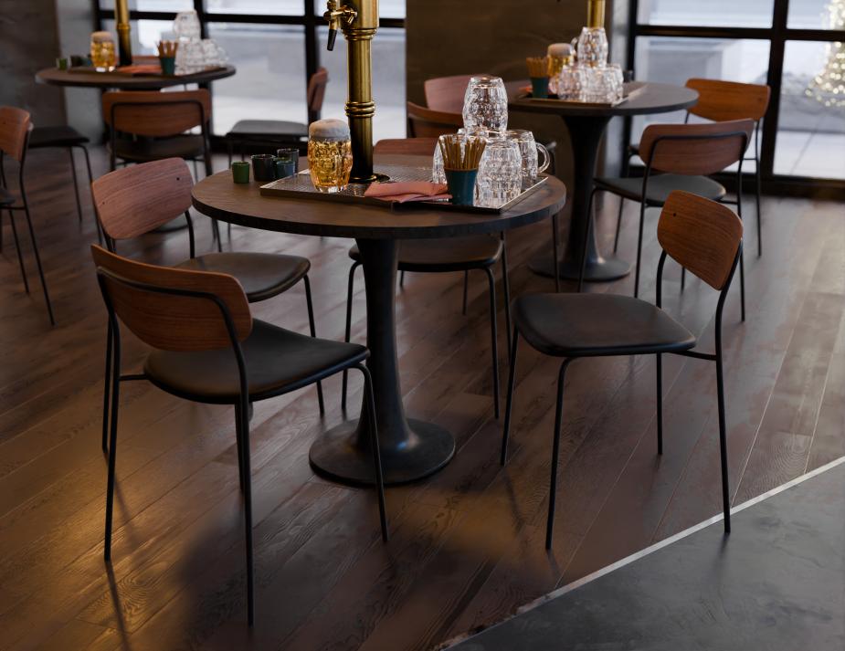 Rylie Chair Lifestyle5 Walnut Black