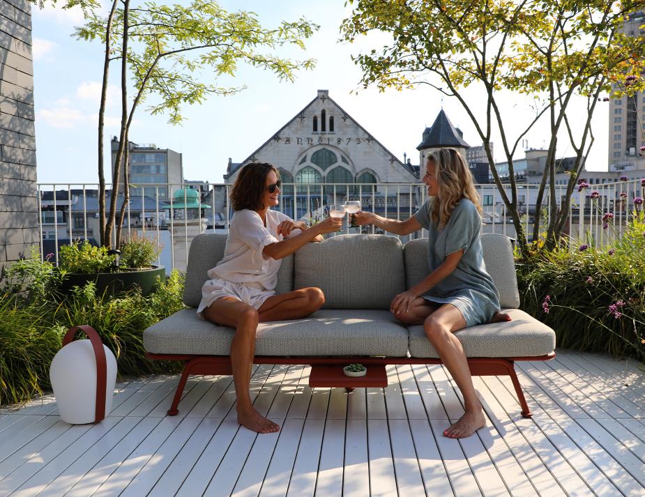 Arla Outdoor Sofa 0019 Sunset Amb 30