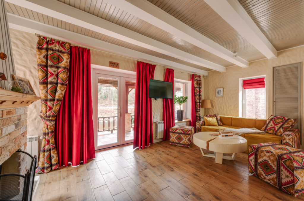 patterned pillows and furniture.