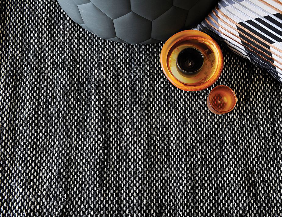 Subi Wool Rug Black Grey. Detailed image of Low profile flatweave rug in black with white marle