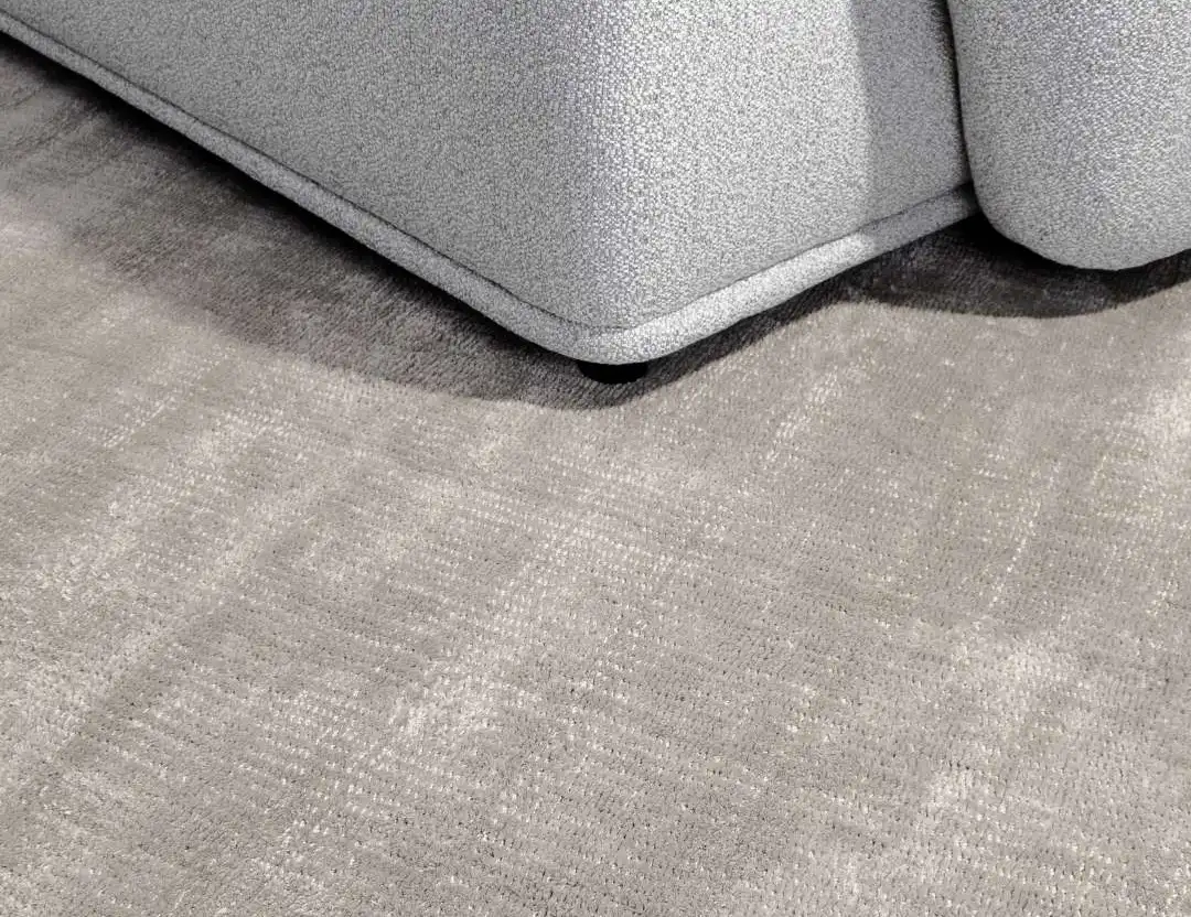 Colorado UV-resistant Rug Silver Grey with white marle and grey sofa
