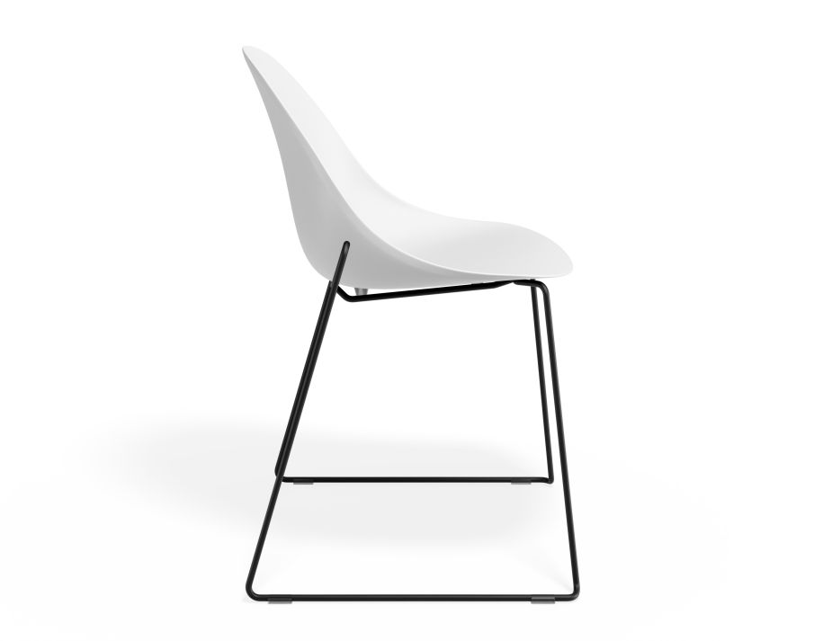 P 3 Pebble Chair Whiteseat Sledblack