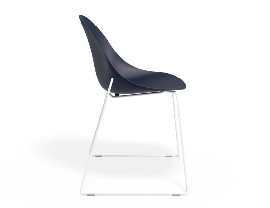 P 3 Pebble Chair Navyseat Sledwhite