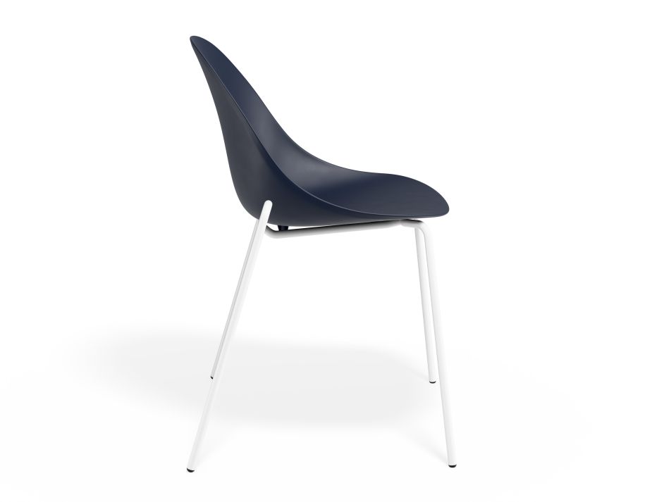 P 3 Pebble Chair Navyseat 4postwhite