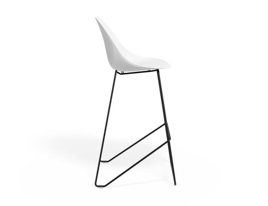 P 3 Pebble Barstool Whiteseat Blackframe