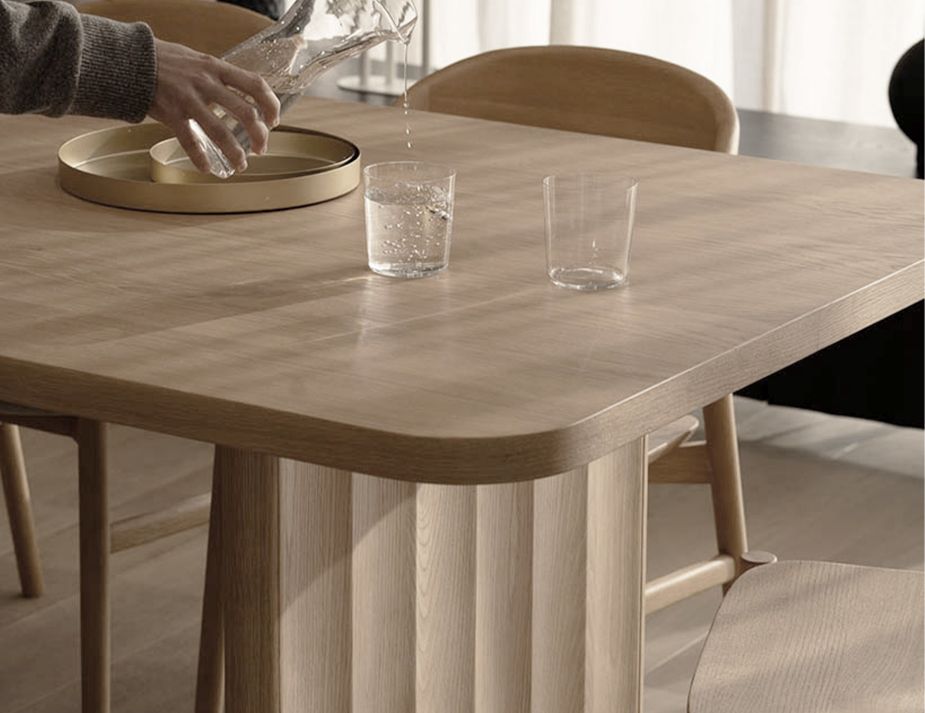 Bryce Dinning TAble 2500 Lifestyle 03