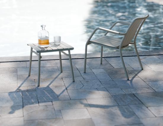 Roku Lounge Lifestyle 2 Loungechair Lowstool Latte