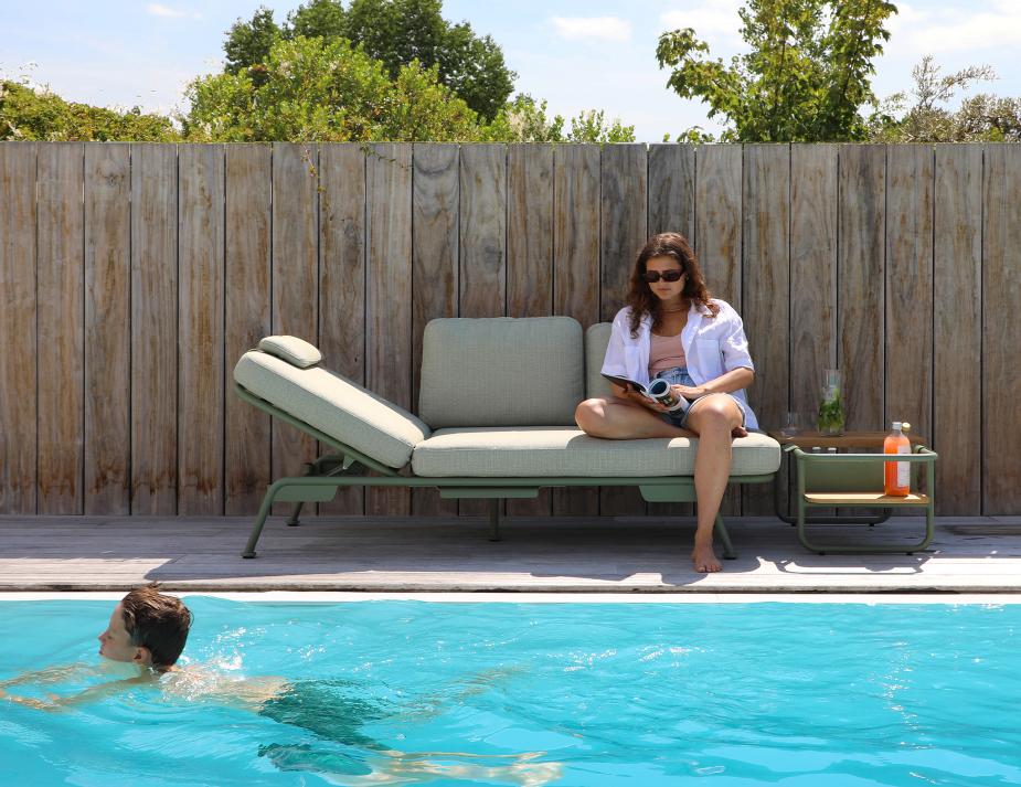 Arla Outdoor Sofa_0012_sunset_am_6