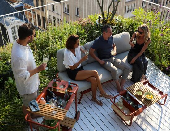 Arla Outdoor Sofa_0014_sunset_amb_39