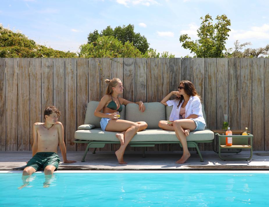 Arla Outdoor Sofa_0004_sunset_am_7