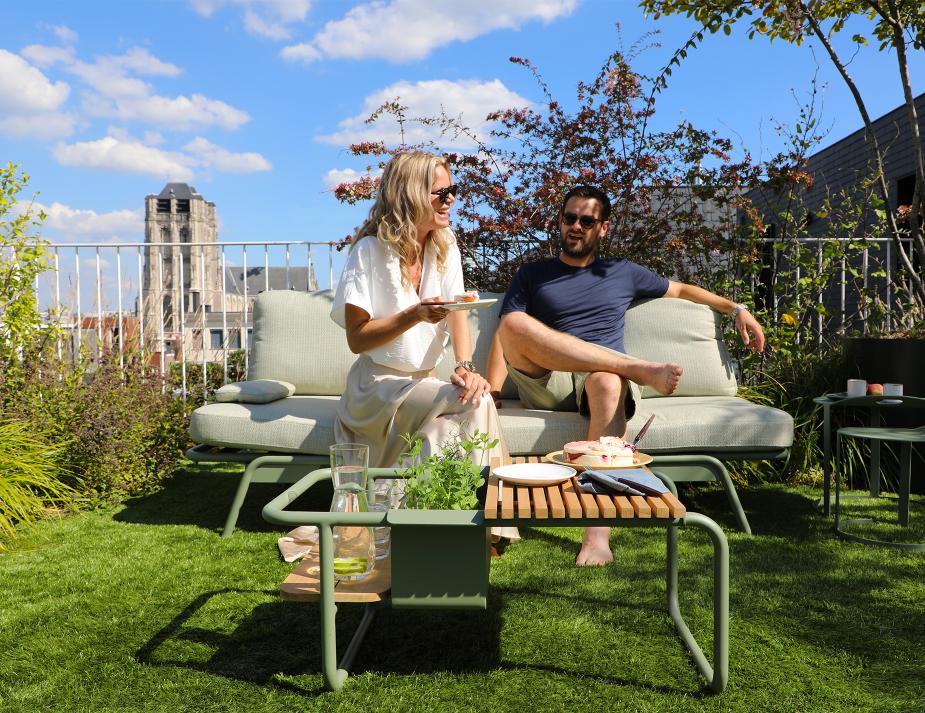 Arla Outdoor Sofa_0017_sunset_amb_48