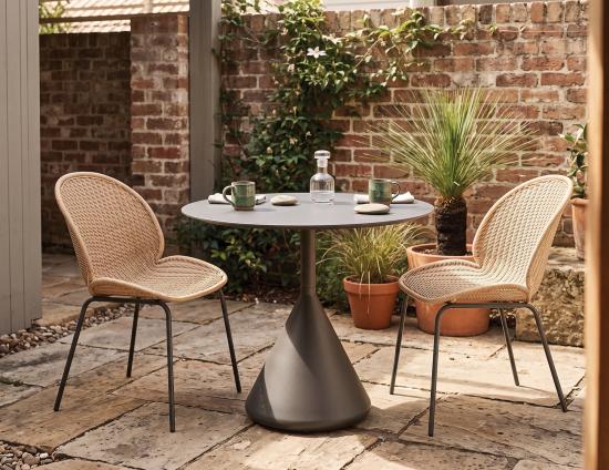 Table And Chairs Summy Courtyard